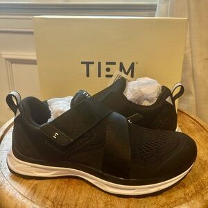 TIEM Black Cycling Shoes NWT